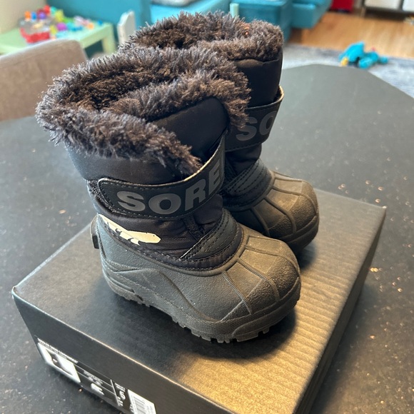 Sorel snow commander boots 5T - Picture 2 of 3